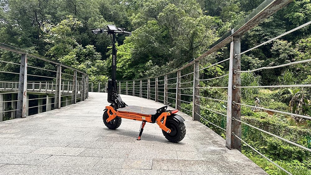 Trottinette électrique à gros pneus