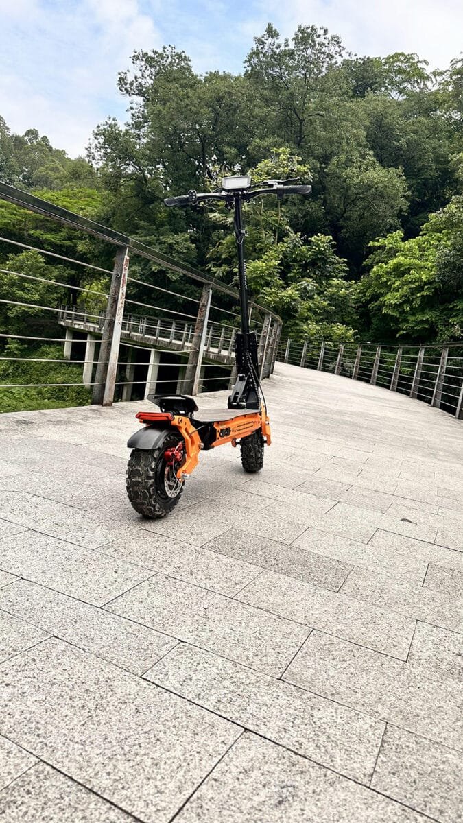 Trottinette électrique à gros pneus