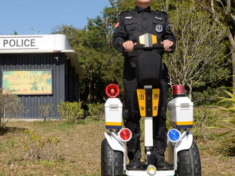 Deux roues auto équilibrant scooter électrique avec poignée