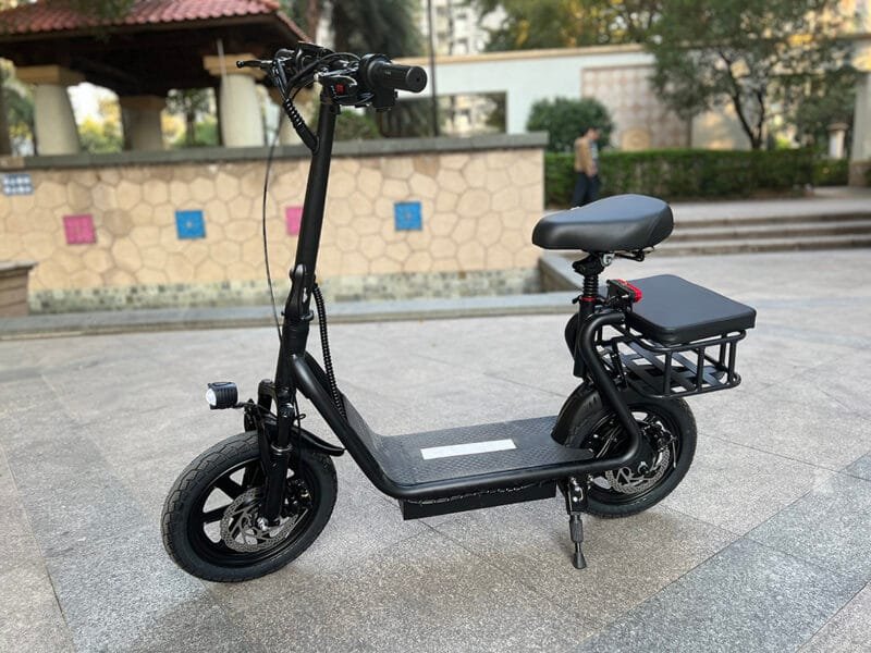 Femme fille homme vélo électrique