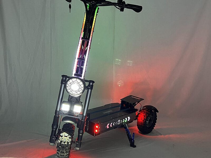 La mode trois roues trottinette electrique adulte