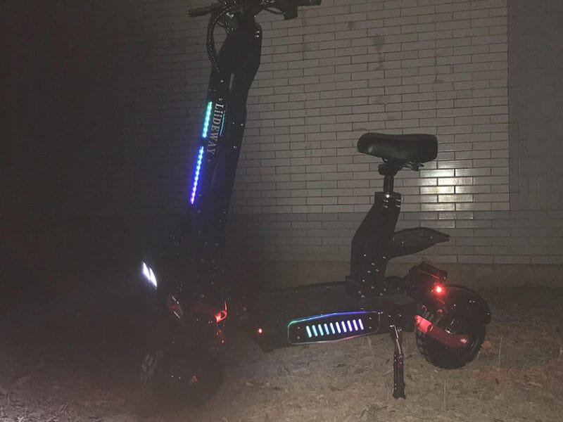 Quelle est la différence entre une trottinette électrique et une trottinette classique ?