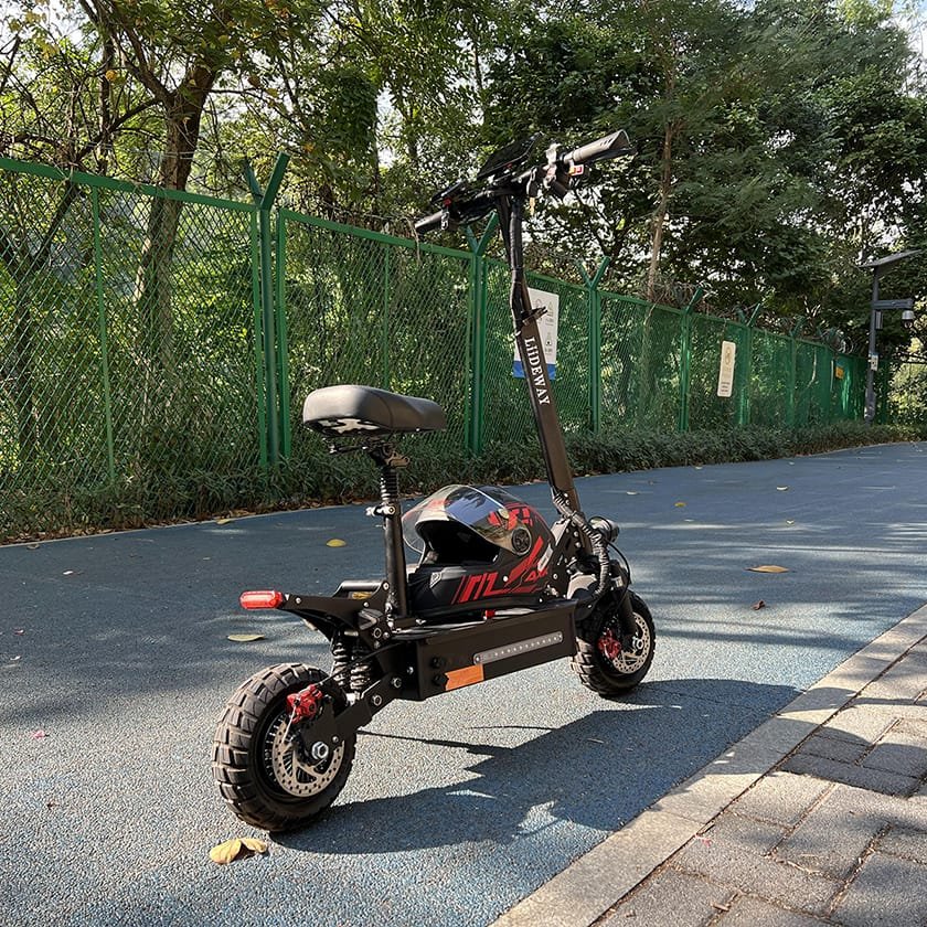 Les trottinettes électriques sont-elles adaptées pour les personnes de grande taille ? Les trottinettes électriques sont-elles adaptées pour les personnes de grande taille ?