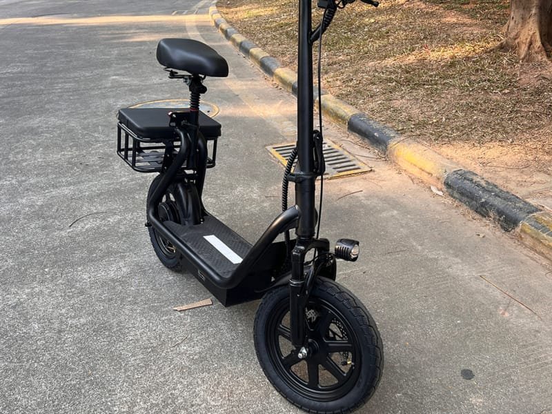 trottinette électrique avec amortisseur