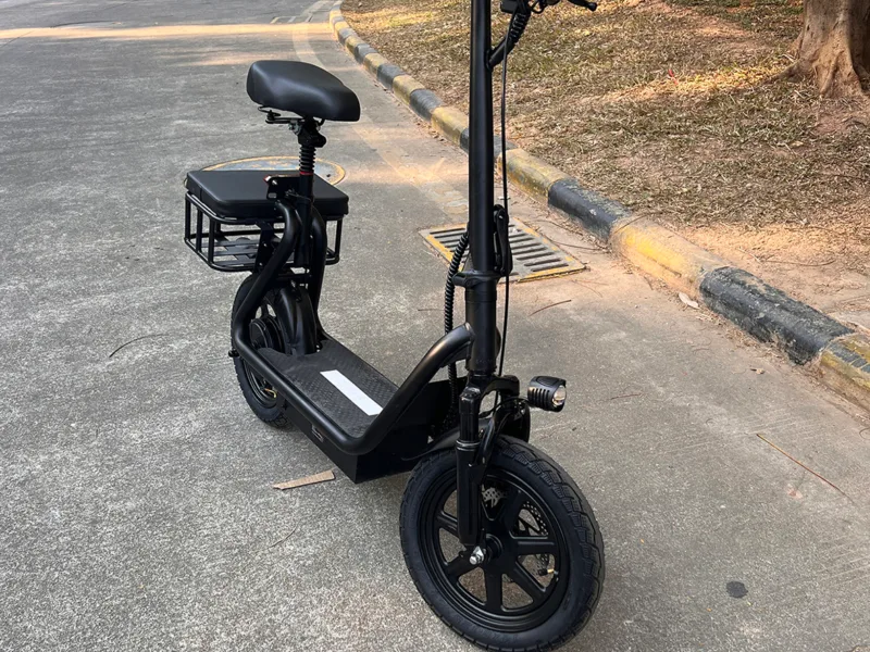 trottinette électrique avec amortisseur