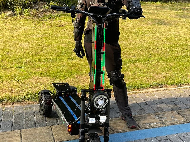 trottinette électrique à 3 roues